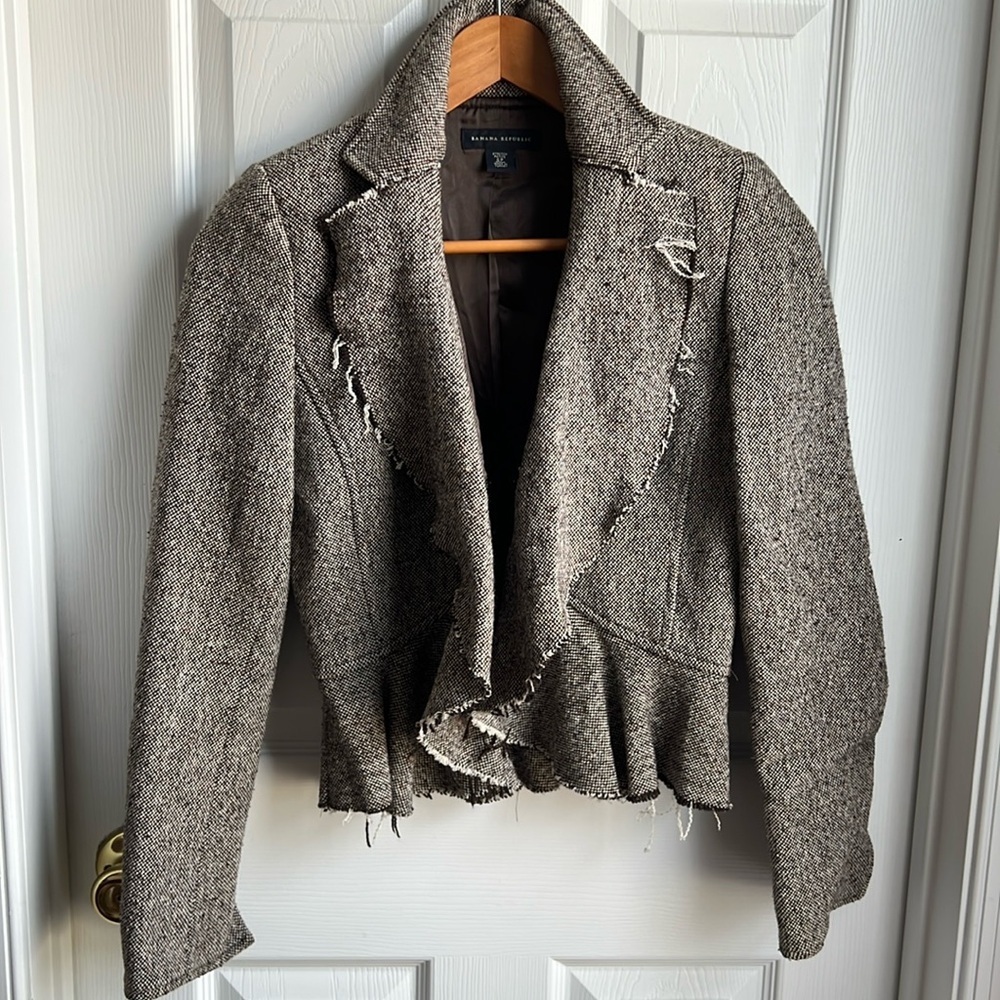 Brown and cream mix jacket/blazer from Banana Republic size petite 6 Wool